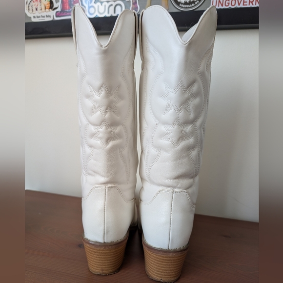 Streetwear Society Cream Heeled Boots - Picture 3 of 9